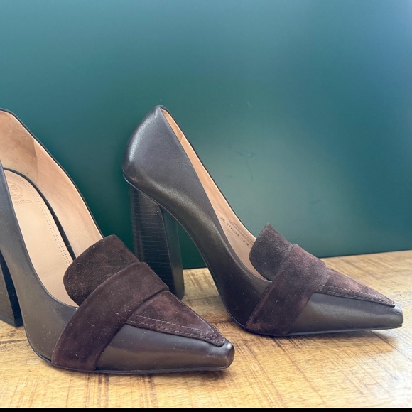 Authentic Tory Burch (Pointed Toe) Pumps - Picture 5 of 8